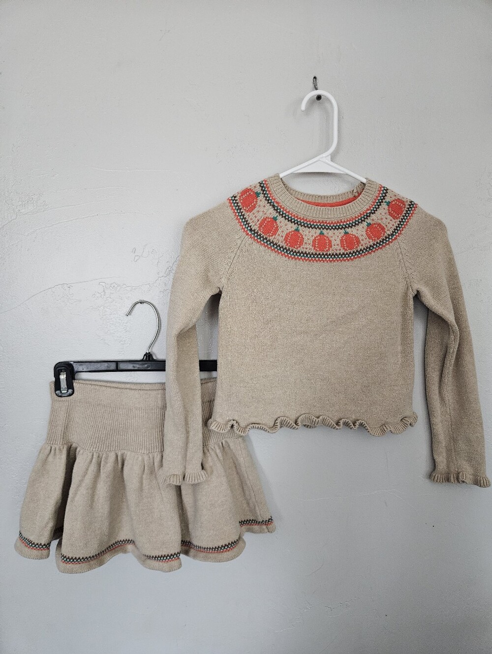 Cynthia Rowley Girls 7/8 Beige Knit Sweater & Skirt Set Pumpkin Motif Fall